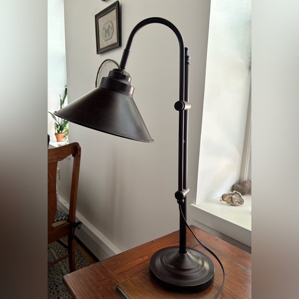 Lamp, vintage style EUC